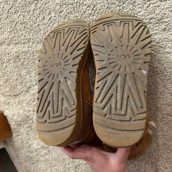 UGG Bailey Button II Sheepskin Lined Suede Boots in Chestnut Brown Size 10 - Picture 8 of 13